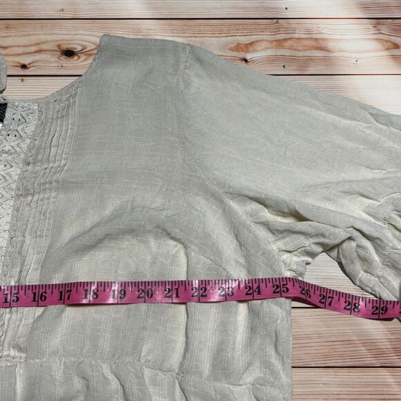 Torrid Cream Top Size 4 - Picture 5 of 6